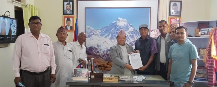 आदिवासीको थान संस्कृति संरक्षण ऐनको माग गर्दै मन्त्रीलाई बुझाइयो ध्यानाकर्षण पत्र 