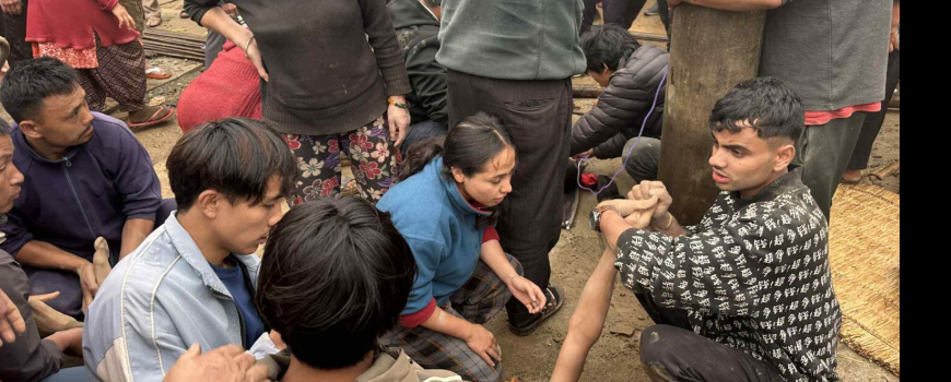 पाँचथरमा सेप्टिक ट्यांक निर्माणको क्रममा चार जना मजदुर बेहोस, तीन जनालाई थप उपचारका लागि इलाम अस्पताल पठाइयो