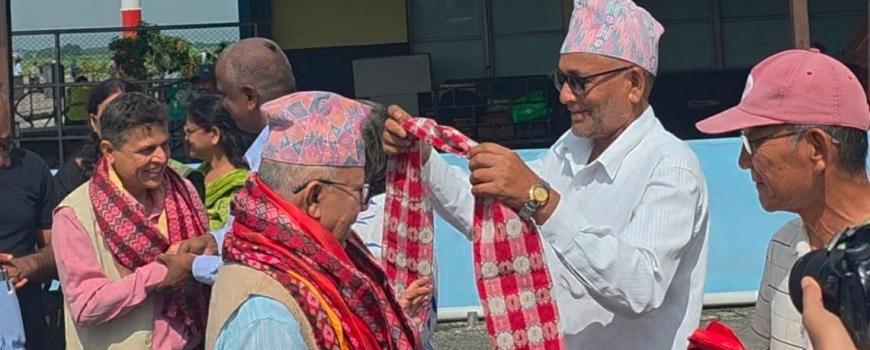 झालनाथ प्रति माधव नेपालको टिप्पणी  :   खुरुक्क राजीनामा दिएर बिदा लिए हुन्छ 