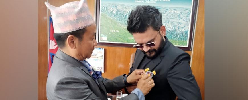 बालेनले हर्कलाई भने, डियर हर्क साम्पाङ, तिमीले मलाई जति गाली गरे पनि म तिमीलाई माया गर्न छोड्दिन 