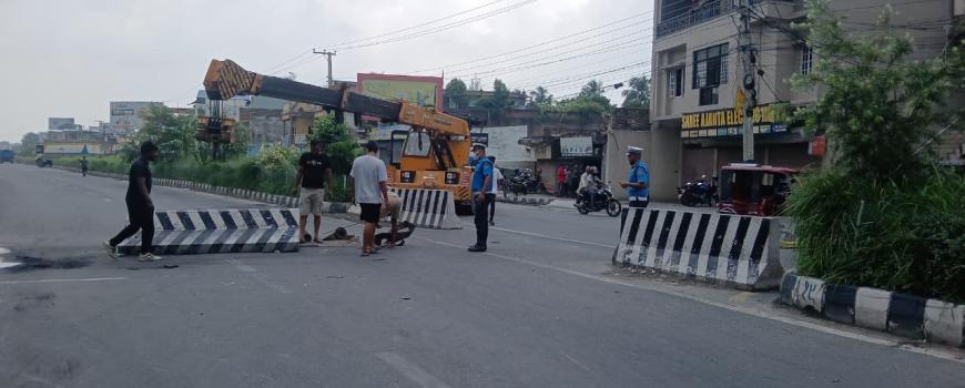 सडकमा निस्कियो ट्राफिक प्रहरी, अवरुद्ध हटाउन थाल्यो