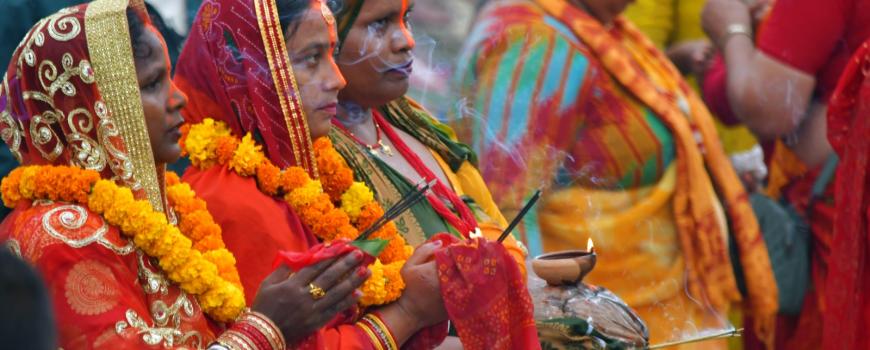 इटहरीमा हर्षोल्लासपूर्ण वातावरणमा अस्ताउँदो सुर्यलाई अर्घ्य दिइयो, यसबर्ष हेर्न आउने बढे (फोटो फिचर)  इटहरीमा हर्षोल्लासपूर्ण वातावरणमा अस्ताउँदो सुर्यलाई अर्घ्य दिइयो, यसबर्ष हेर्न आउने बढे (फोटो फिचर)