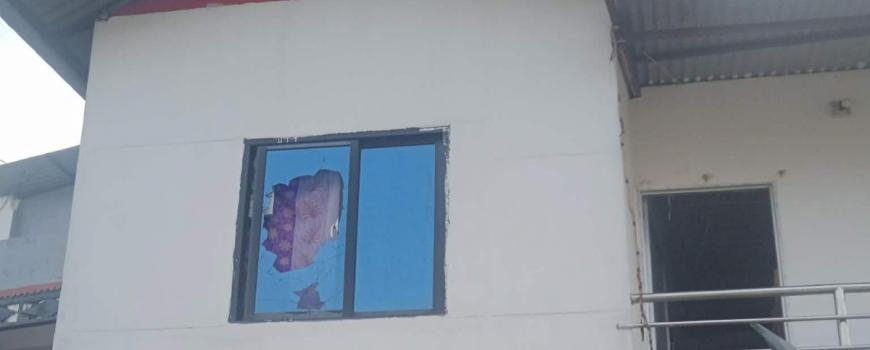 झापामा रास्वपा सम्पर्क कार्यालय रहेको घरमा ढुङ्गा प्रहार