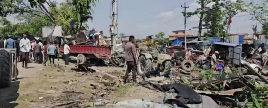 इनरुवामा सडक अतिक्रमण हटाउन डोजर, एक दर्जन संरचना भत्काइयो