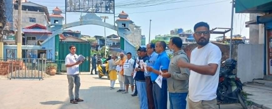जनता माविको अध्यक्ष चयन विरुद्ध अभिभावकले दिए उपमहानगरमा धर्ना 