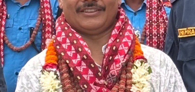 बाबुको उपचारका लागि बिदामा, फर्किँदा सरुवाको पत्र;  एसपी थेबेको बिदाइ